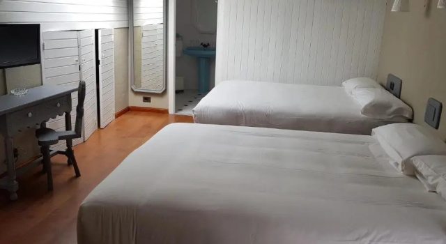 Четырёхместный номер Standard Hotel Marqués de la Moral
