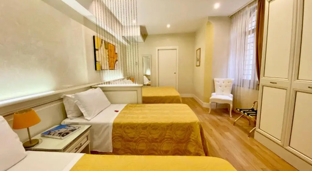 Полулюкс Hotel Aurora