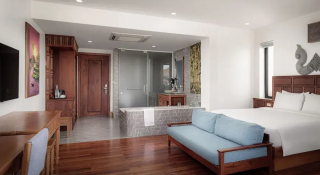 Полулюкс Two Seasons Siem Reap Hotel