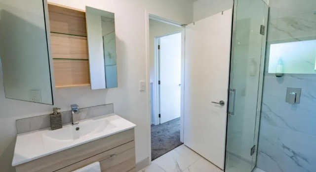 Апартаменты King bed on Hagley Park corner in the CBD