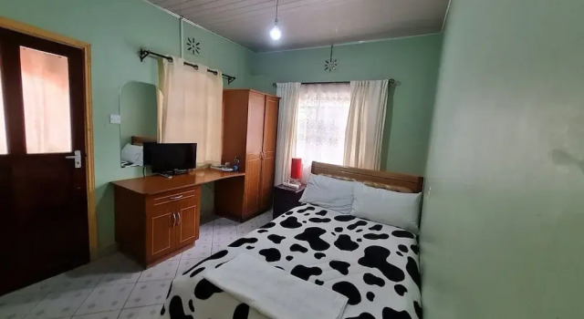Queenspark Guest House, Varaa Matkakoti Hotellit Nyeri aamiaisella, Aamiainen