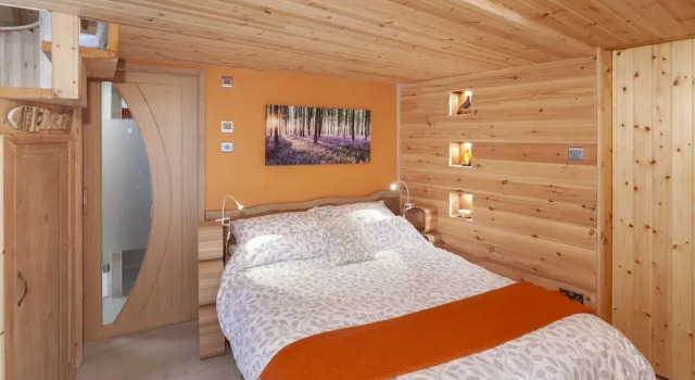 Porthole Log Cabin