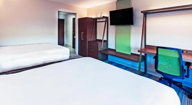 Четырёхместный номер Standard Holiday Inn Express & Suites Tulsa West - Sand Springs by IHG