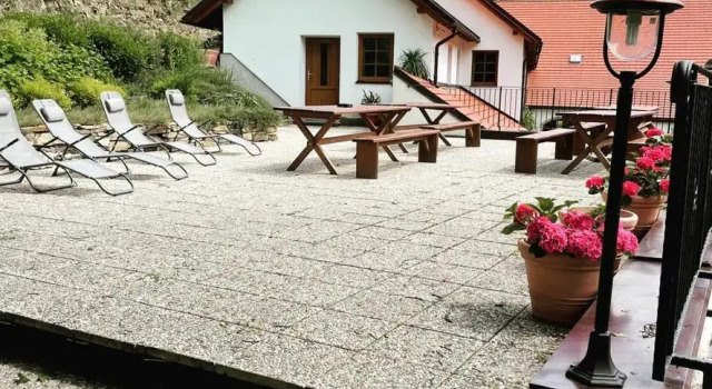 Penzion Tříletý Mlýn, Rezerwuj Pensjonat Hotele w Central Bohemia z parkingiem, Parking