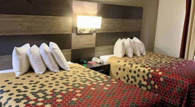 Четырёхместный номер Standard Econo Lodge Chillicothe