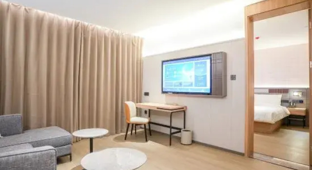 Люкс Homeinn Plus (Huantai Central Avenue County Government Branch)