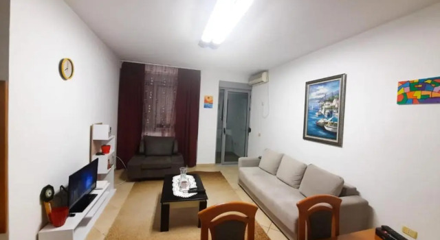 Mia's lovely two bedroom apartment, Забронировать Апартаменты/квартира Отели области Тираны с парковкой, Парковка