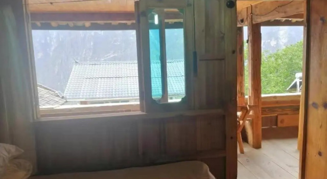 Кровать в общем номере с видом на сад Ancient Luke Hostel