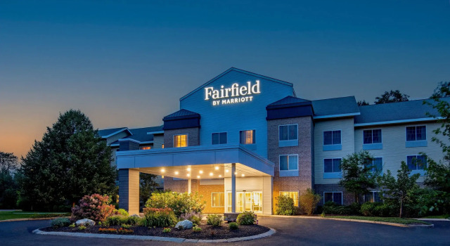 Fairfield Inn & Suites by Marriott Brunswick Freeport, Rezerwuj Hotel Hotele w New England z basenem, Basen