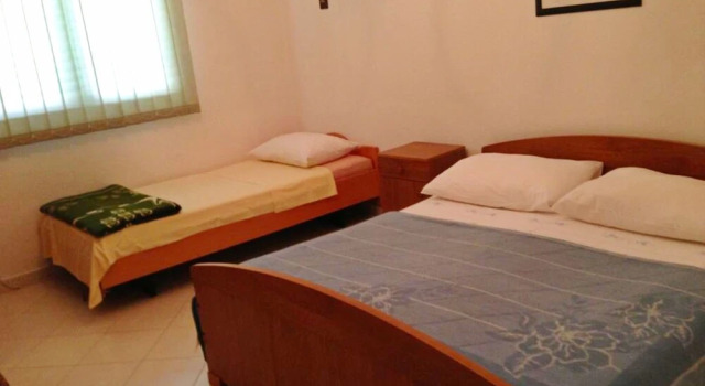 A3 - apt w. Patio, 3 min Walking From the Beach