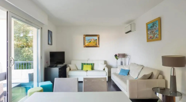 Апартаменты Breathtaking 2br with terrace close to beaches