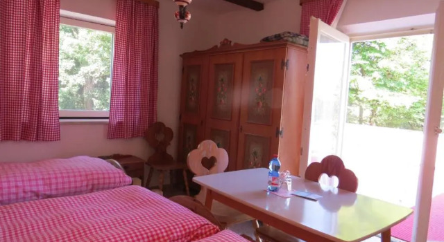 Трёхместный номер Standard с балконом Gästehaus Huber - traditional Sixties Hostel