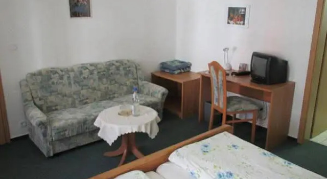 Hotel Pension Am Kurzentrum, Prenota Hotel Hotel a Garz con parcheggio, Parcheggio