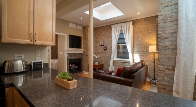 Люкс Old Town Suites Operated by Roscoe Village Guesthouse