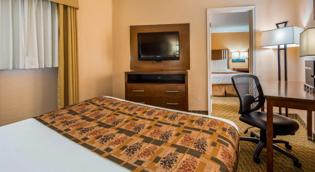 Люкс SureStay by Best Western Lakeview