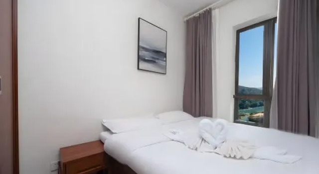 Семейный люкс с 2 комнатами с балконом и с видом на город Nice Hotel