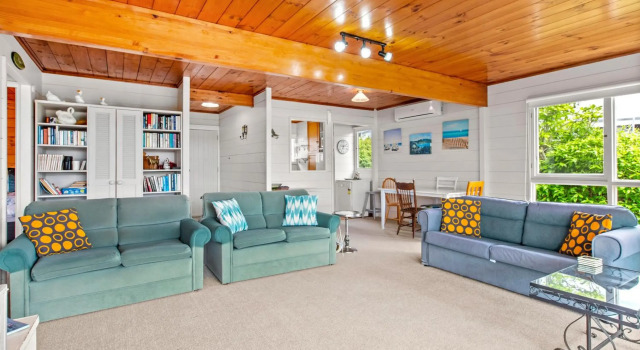 Bay Vista Views - Raglan Holiday Home