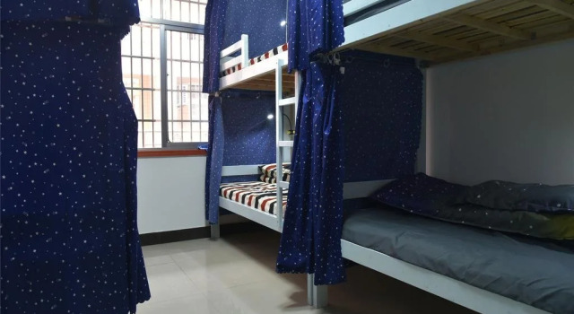 Zhangjiajie Fly Youth Hostel, Book Hostel / Vandrerhjem Yong Ding Zhangjiajie