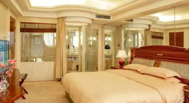 Четырёхместный люкс Deluxe Jiuhe Hotel