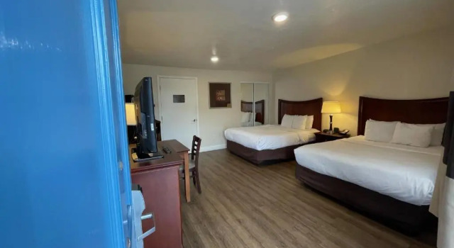 Четырёхместный номер Standard Blu Pacific Hotel
