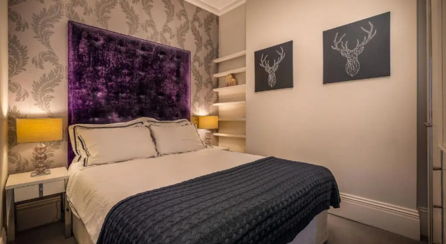 Stunning 1Bd with Castle View