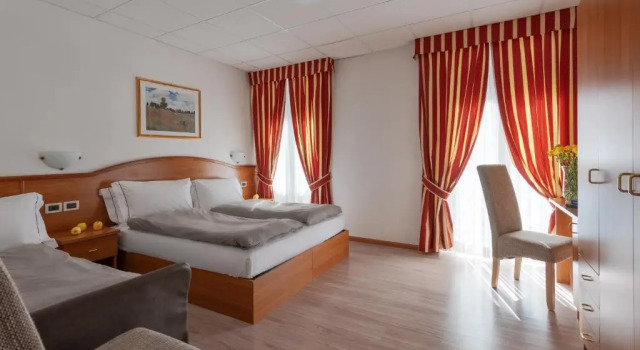 Camera tripla Standard con balcone Hotel Pejo