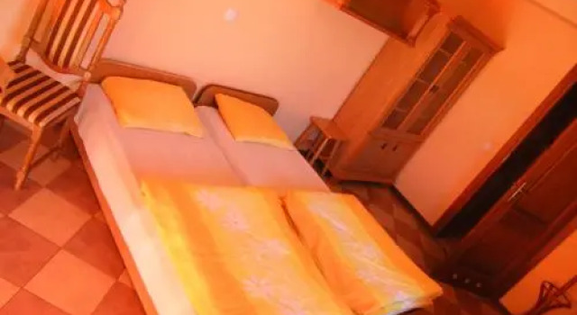 Pokoje Gościnne "Pod Klonem", Varaa Hotelli Hotellit Pommeri pysäköinnillä, Pysäköinti