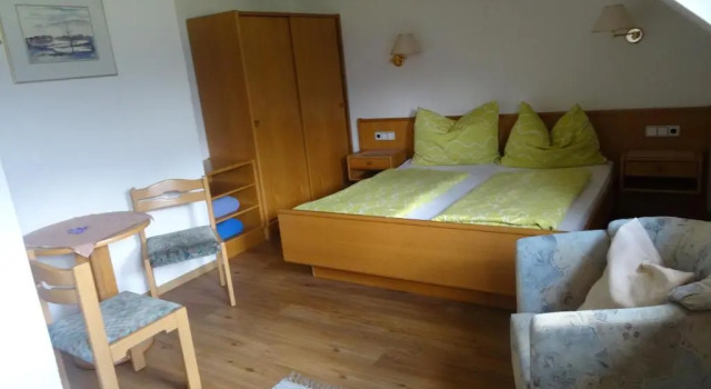 Ferienhaus Enzi, Rezerwuj Hotel  
