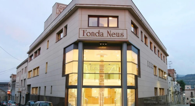 Hotel Fonda Neus, Забронировать Отель Сан-Садурни-д'Анойя 