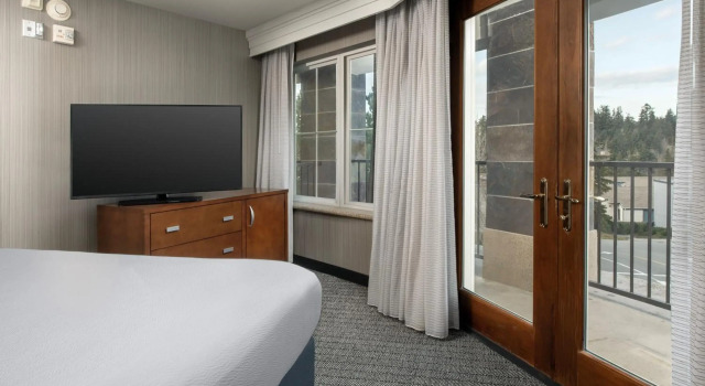Courtyard by Marriott Seattle Kirkland, Забронировать Отель Киркленд штат Вашингтон