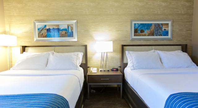 Holiday Inn Express Fargo - West Acres, Book Hotel Fargo North Dakota