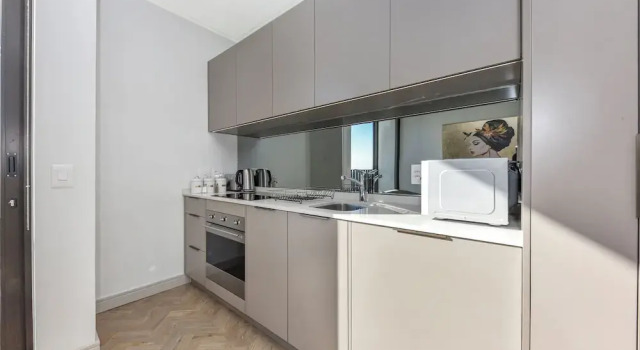 Easy Stay-One Rosebank, Забронировать Апартаменты/квартира Отели Йоханнесбург с парковкой, рядом с South African Chamber of Commerce and Industry, Парковка