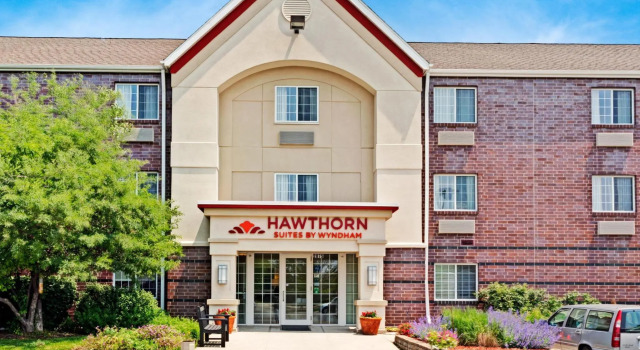 Кровать в общем номере MainStay Suites Chicago Hoffman Estates