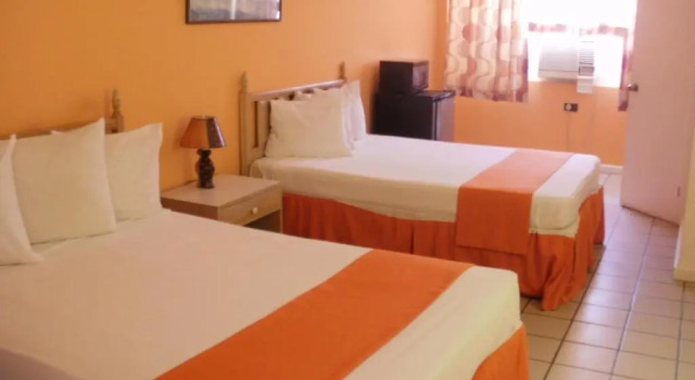Четырёхместный номер Standard Pineapple Court Hotel