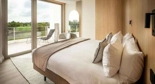 Люкс Deluxe Hôtel Horizon Resort Massane & Spa