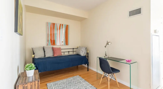 Luxury 1BR Executive Style Condo, Varaa Hotelli Toronto 