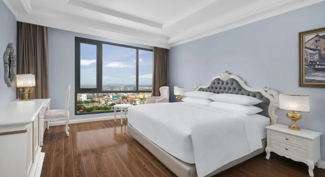 Luxo Casal quarto com vista para a cidade Four Points by Sheraton Lang Son