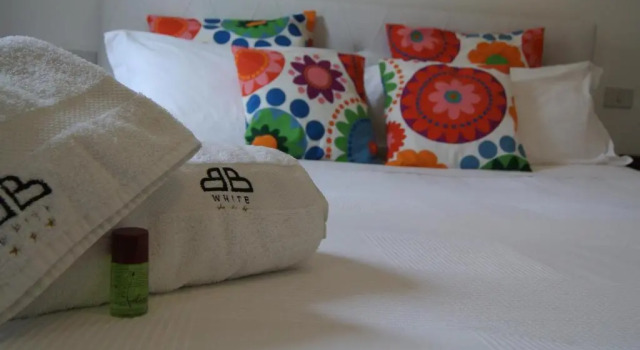 Standard Doppel Zimmer mit Balkon und mit Blick White