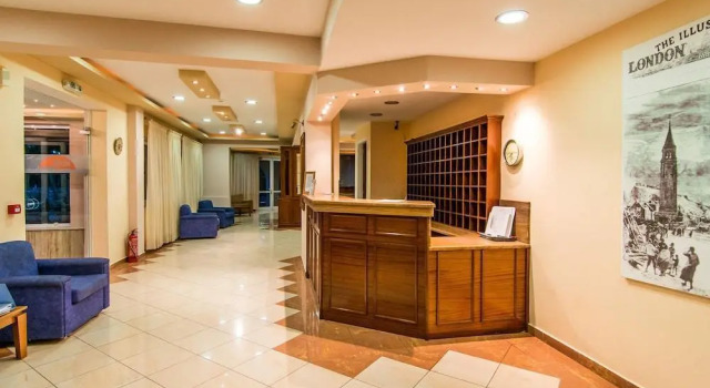 Кровать в общем номере Perkes Hotel Complex