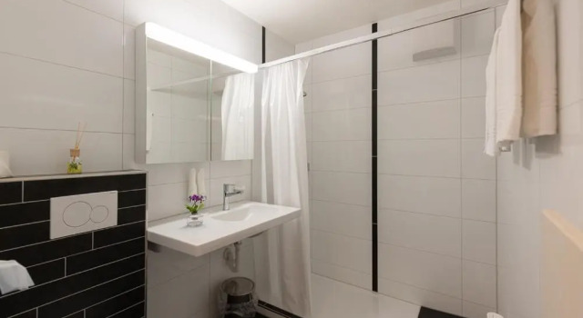 Трёхместный номер Standard с балконом Noah Hotel