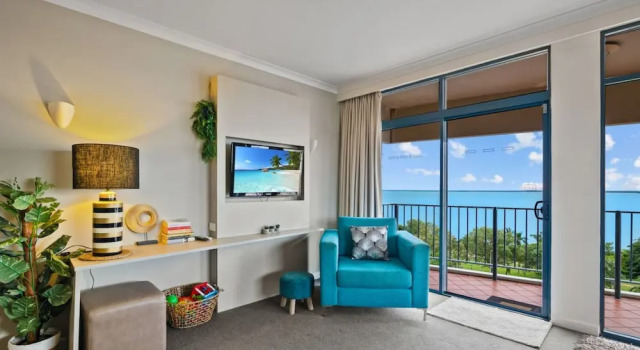 Rustic Sunset Horizon Oceanview Balcony Dining