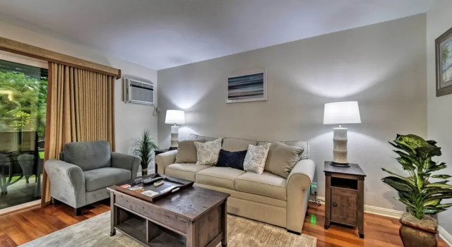 Garden View Condo w/ Pool - 400 Feet to Beach!