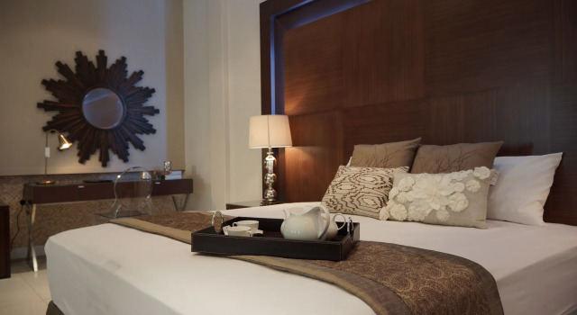 Hotel 2001