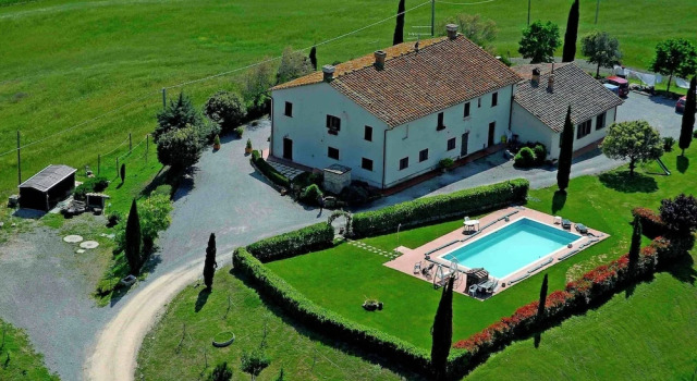 Апартаменты Spacious Farmhouse in Pienza with Swimming Pool