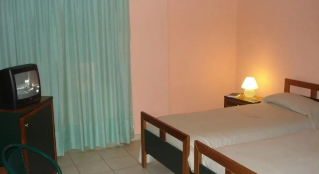 Четырёхместный номер Standard с балконом Hotel Grandinetti