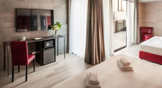 Четырёхместный номер Superior с балконом Spice Hotel Milano