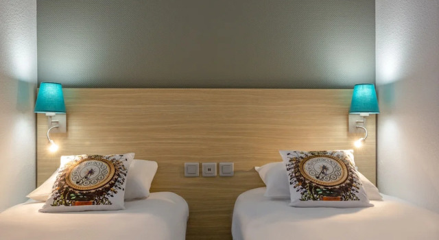 Четырёхместный семейный номер Standard Brit Hotel Confort Amiens