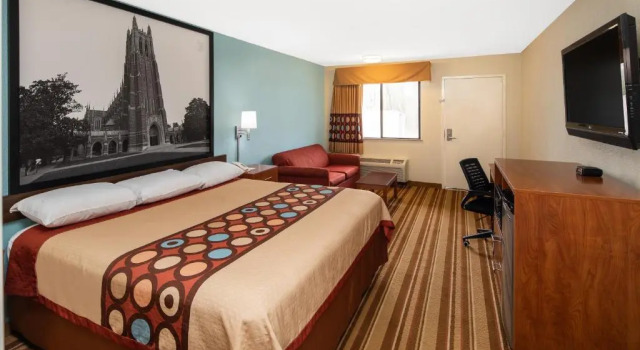 Номер Standard Super 8 by Wyndham Burlington NC
