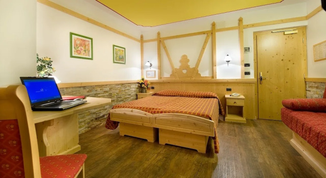 Трёхместный номер Deluxe с балконом Hotel Adamello