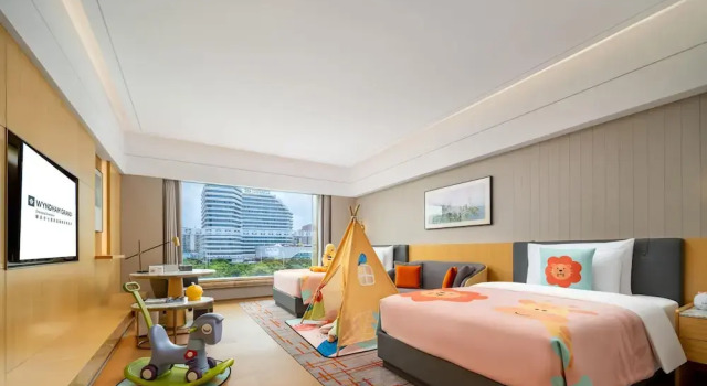Четырёхместный номер Standard с видом на сад Wyndham Grand Zhaoqing Downtown